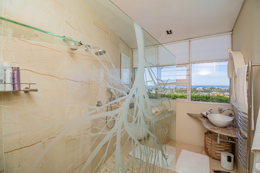 4 Bedroom Property for Sale in Whale Rock Western Cape